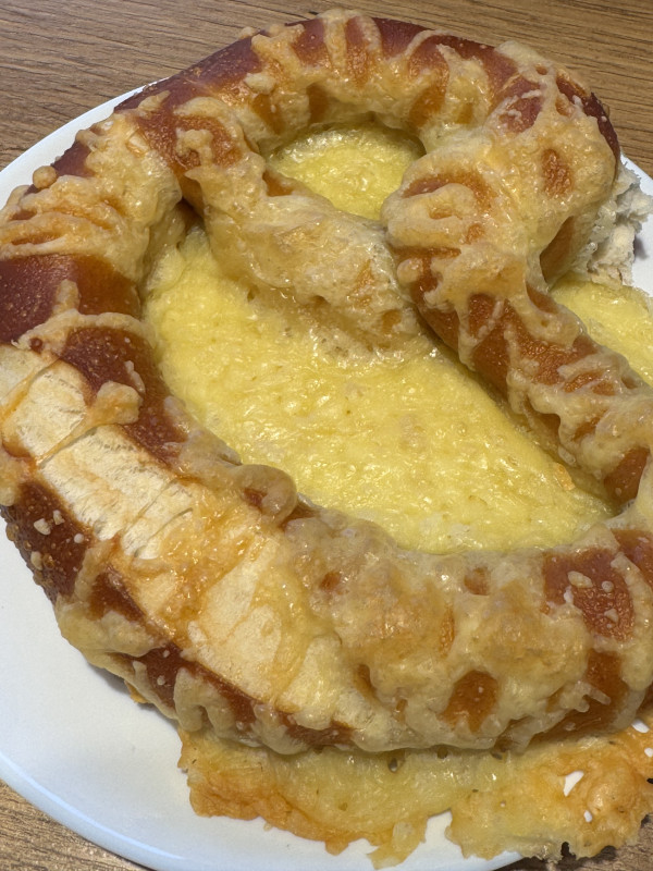 Cheese pretzel and Erdbeerplunder-Kamps Bäckerei-NotFound