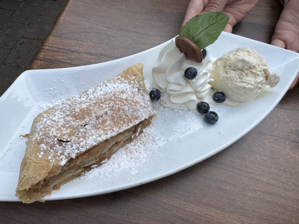 Apfelstrudel-LANDHOTEL & GASTHOF KIRCHBERGER-NotFound