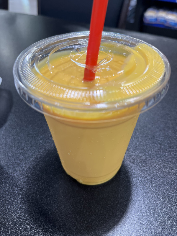 #10 Mango Lassi-Momos Gyros Curries Halal-Buda